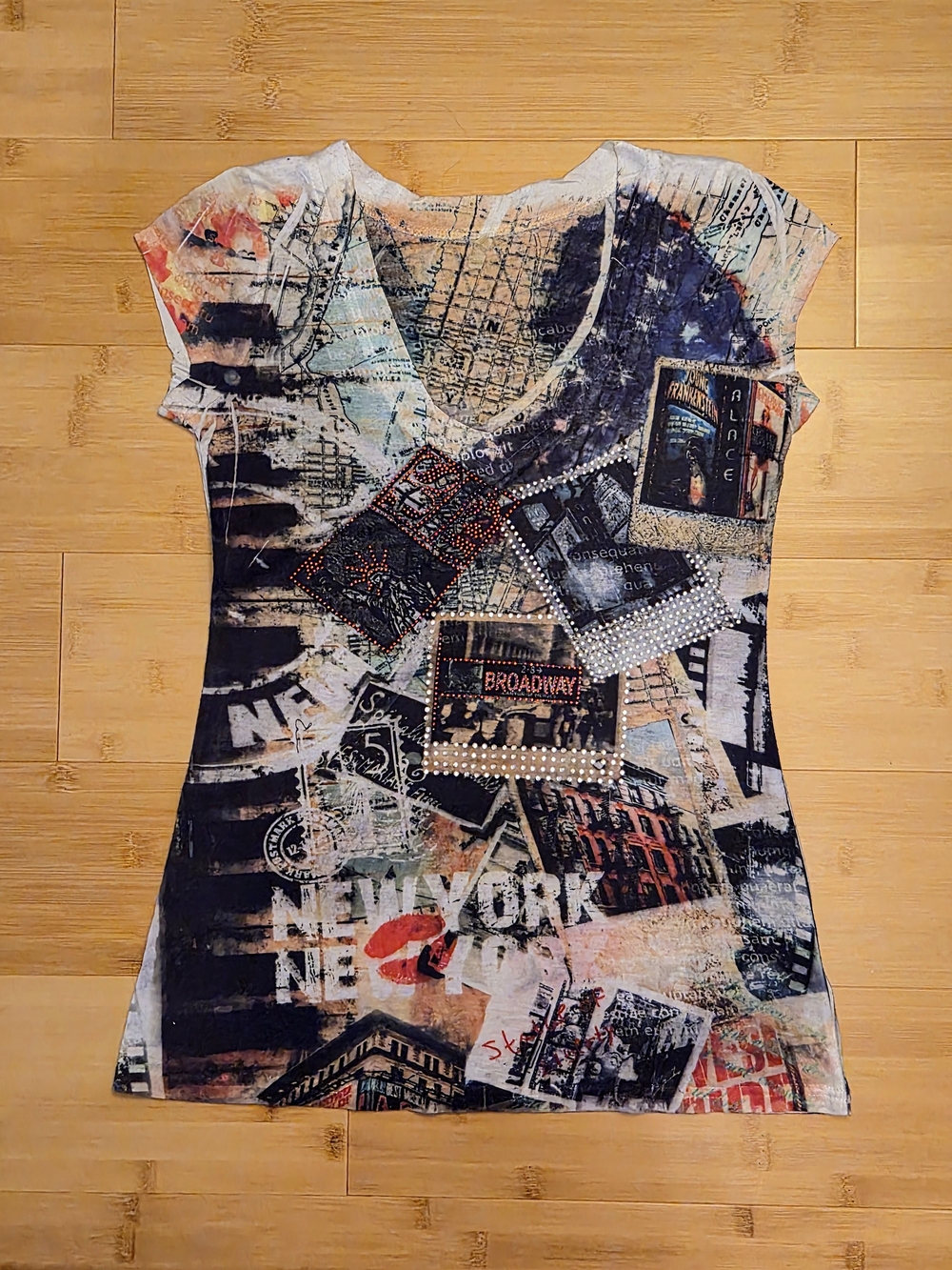 Vintage Y2K New York City Graphic V Neck Top Rhinestone Broadway M